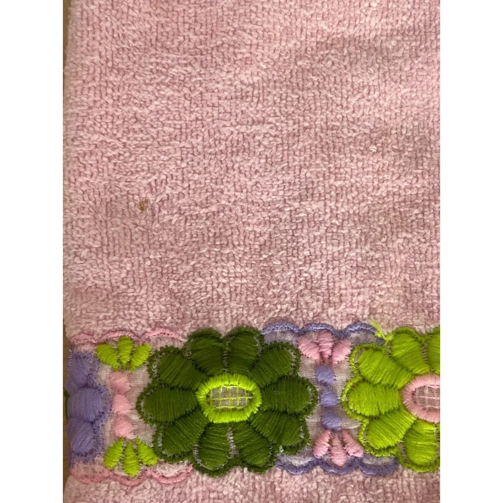 Vtg‎ Springmaid Small Pink Hand Finger Towels w/ Embroidered Retro Flowers Set 2